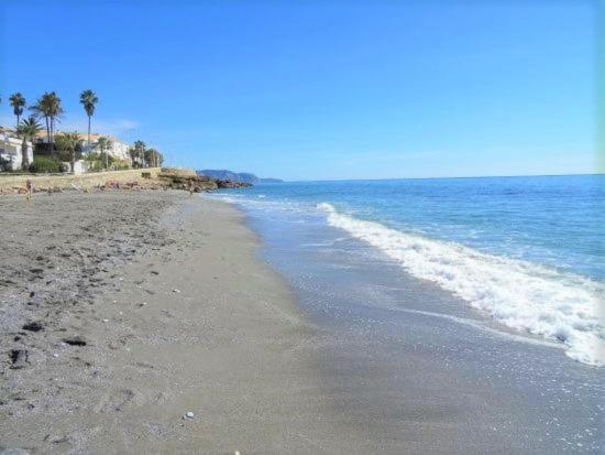 1 Bedroom Beachfront Apartment At Torecilla Beach Nerja Εξωτερικό φωτογραφία